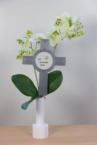 Dekorationsbeispiel Blumenvase mit Blumenstecker grau zum selbst gestalten